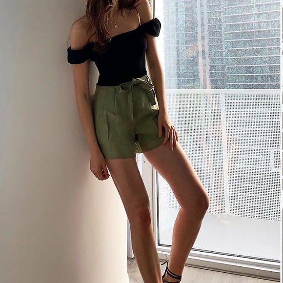 Aritzia Wilfred Kafka Shorts - Picture 2 of 4